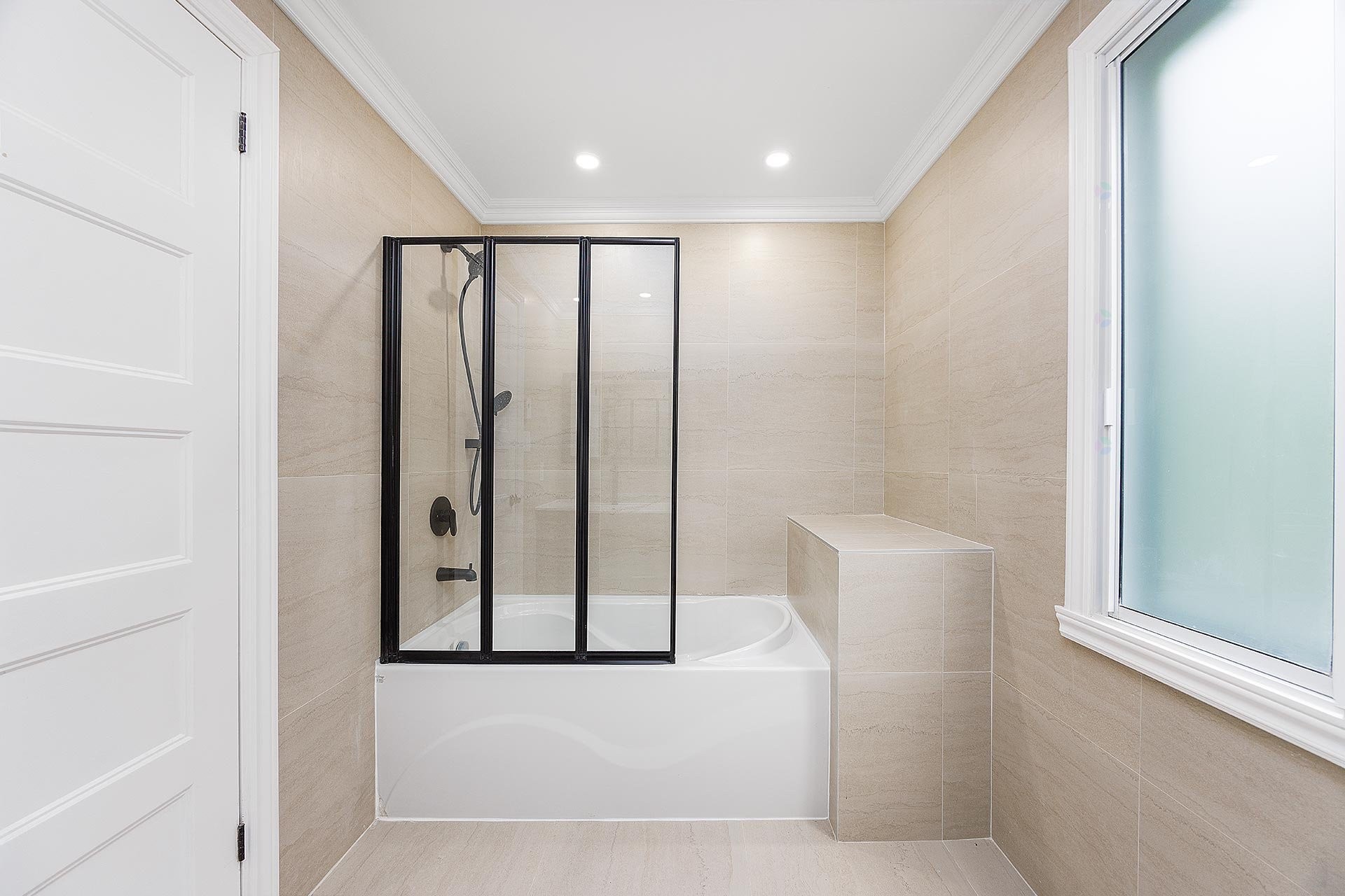 Bathroom - 2 Rue Mareuil, Laval (Auteuil), QC - Indoor Photo Showing Bathroom