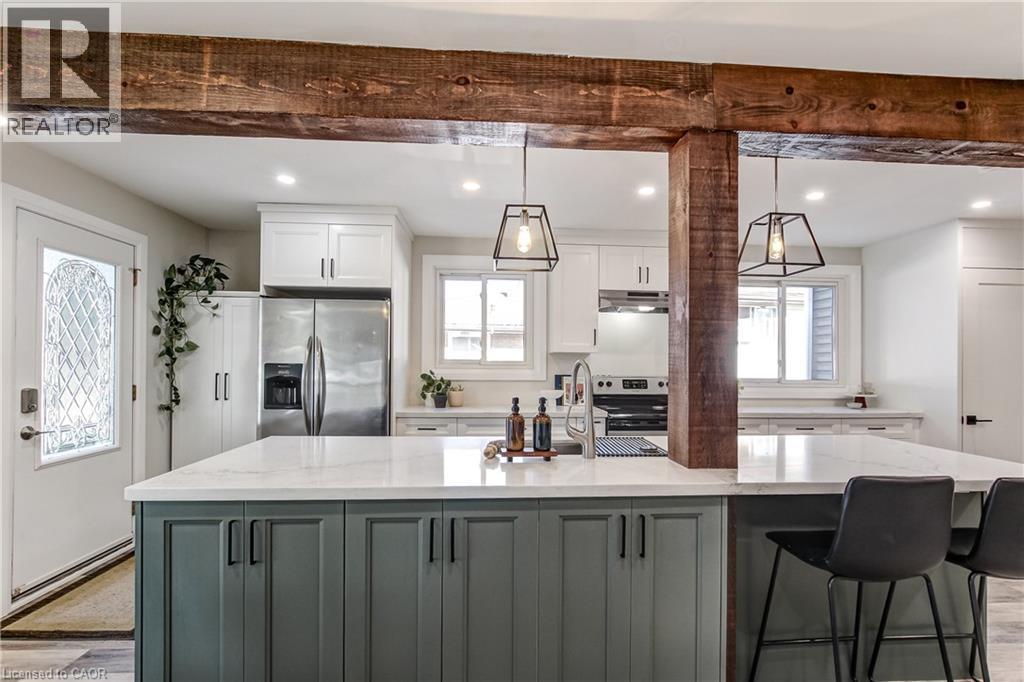 323 Cranbrook Drive, Hamilton, ON - Indoor Photo Showing Kitchen With Upgraded Kitchen