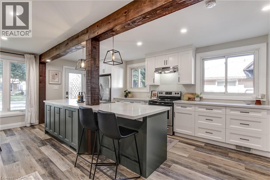 323 Cranbrook Drive, Hamilton, ON - Indoor Photo Showing Kitchen With Upgraded Kitchen