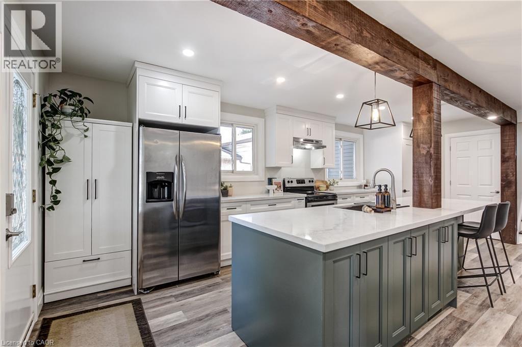 323 Cranbrook Drive, Hamilton, ON - Indoor Photo Showing Kitchen With Upgraded Kitchen