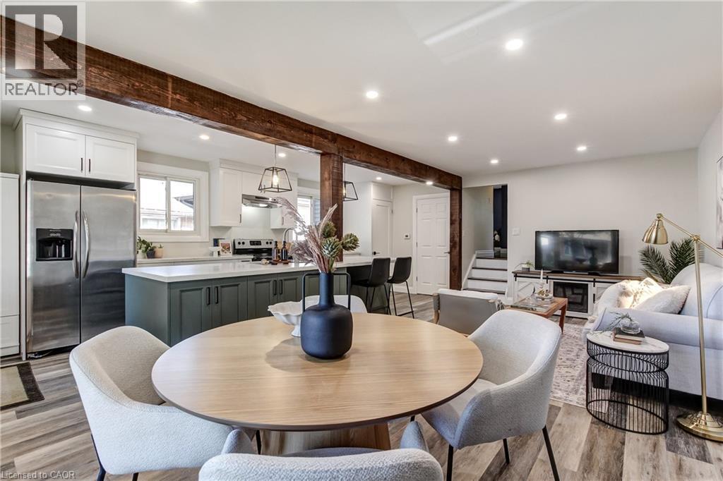 323 Cranbrook Drive, Hamilton, ON - Indoor Photo Showing Dining Room