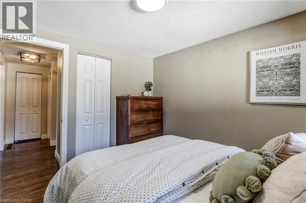 323 Cranbrook Drive, Hamilton, ON - Indoor Photo Showing Bedroom