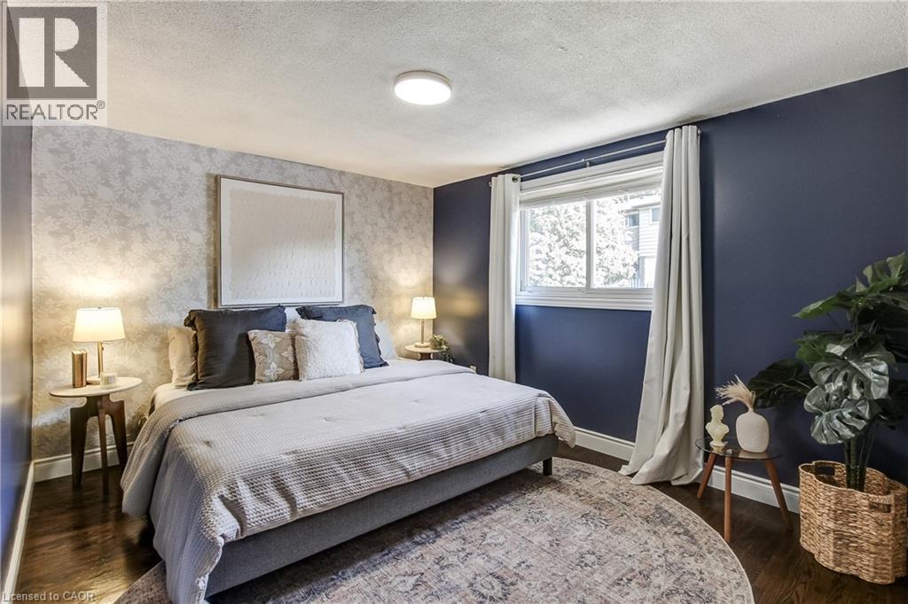 323 Cranbrook Drive, Hamilton, ON - Indoor Photo Showing Bedroom