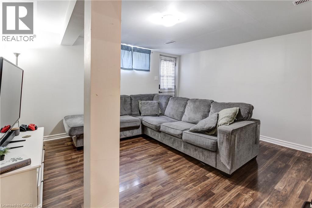 323 Cranbrook Drive, Hamilton, ON - Indoor Photo Showing Living Room