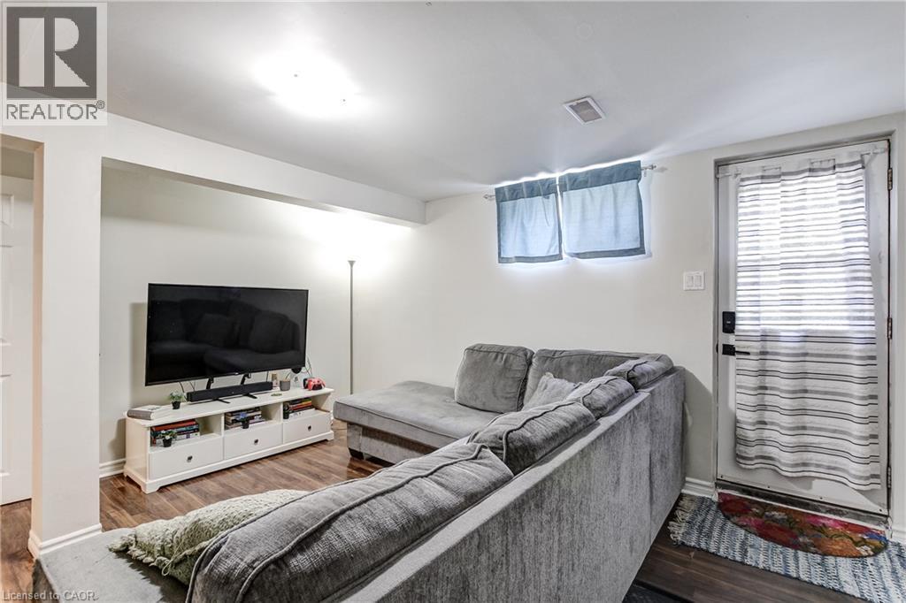 323 Cranbrook Drive, Hamilton, ON - Indoor Photo Showing Living Room