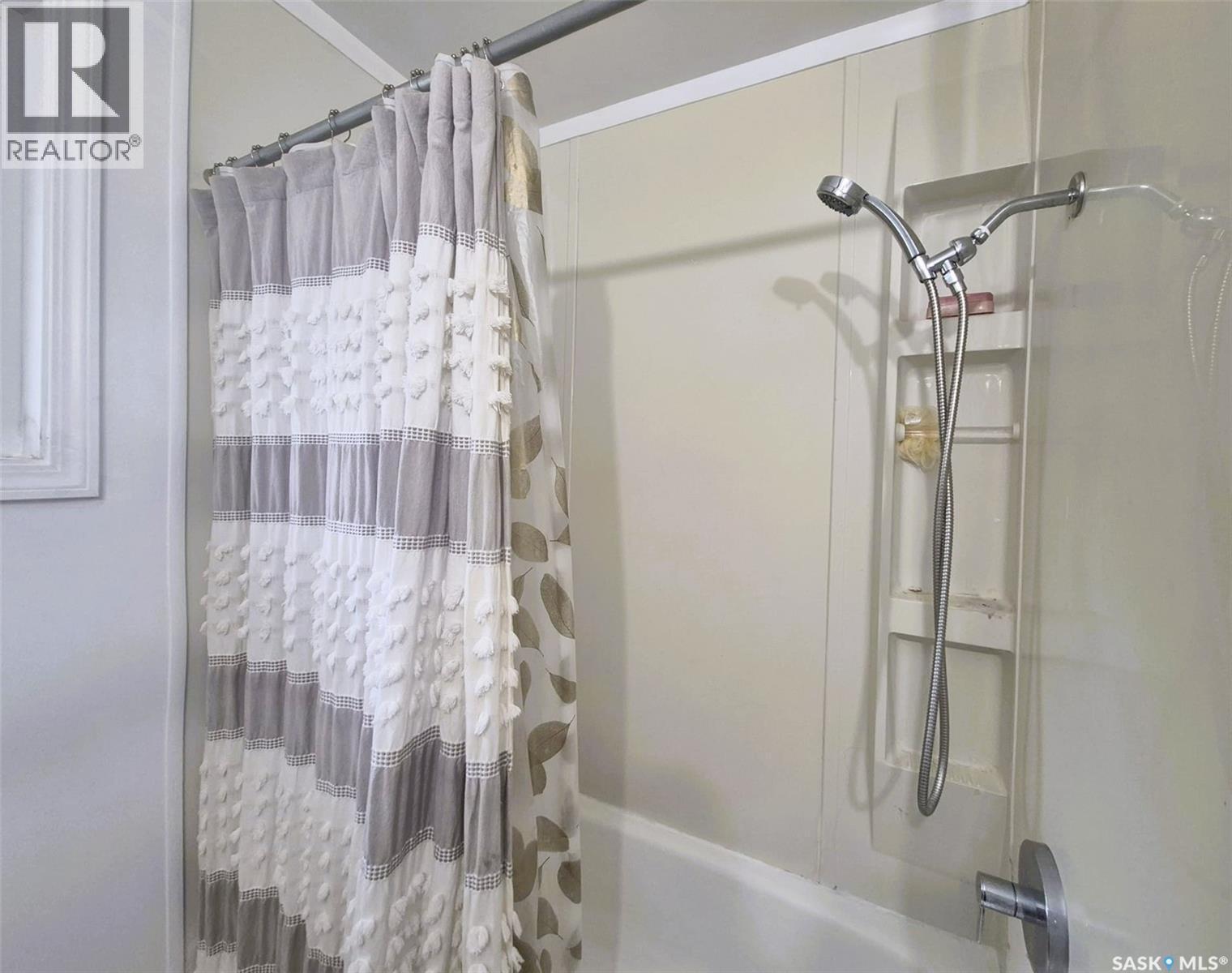 161 Darlington Street E, Yorkton, SK - Indoor Photo Showing Bathroom