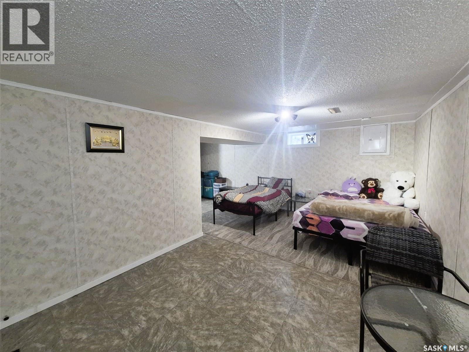 161 Darlington Street E, Yorkton, SK - Indoor