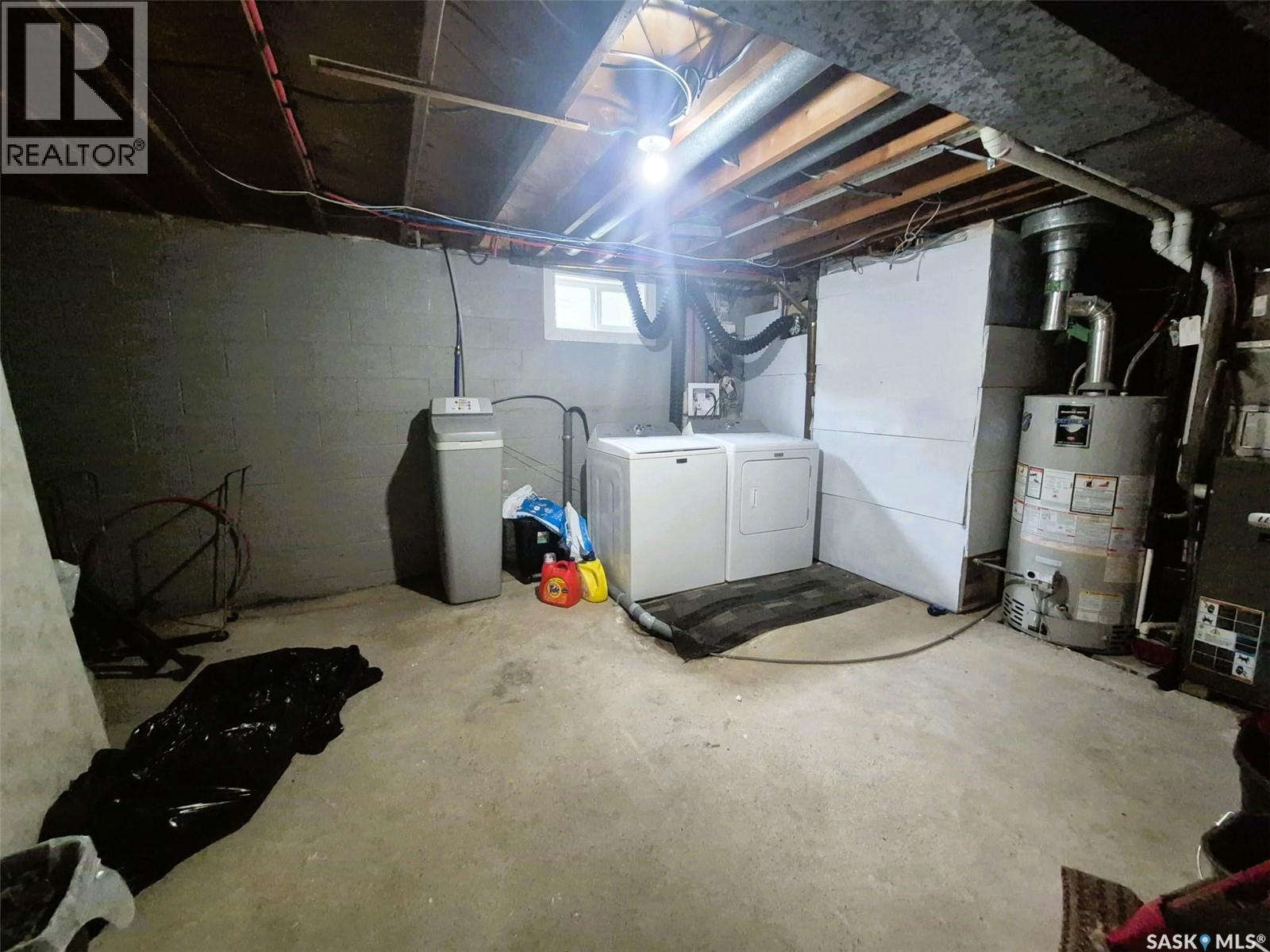 161 Darlington Street E, Yorkton, SK - Indoor