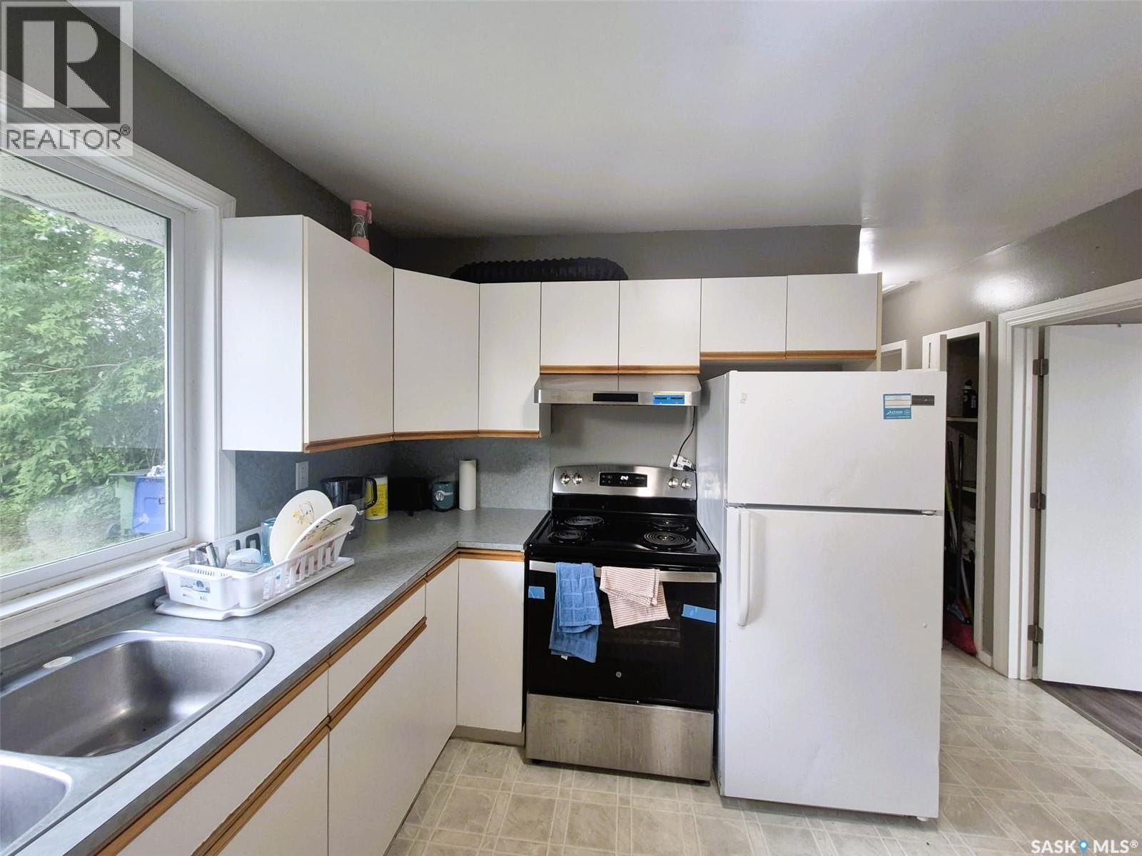161 Darlington Street E, Yorkton, SK - Indoor Photo Showing Kitchen