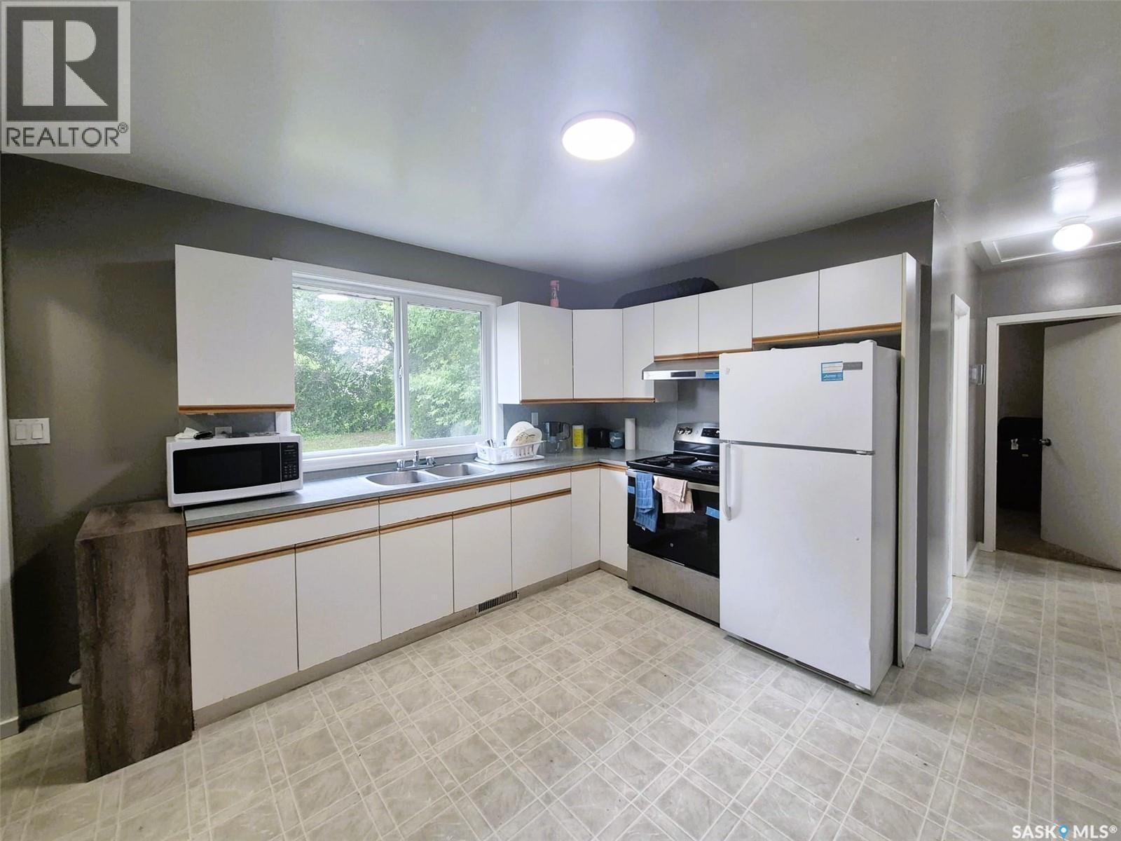 161 Darlington Street E, Yorkton, SK - Indoor Photo Showing Kitchen With Double Sink