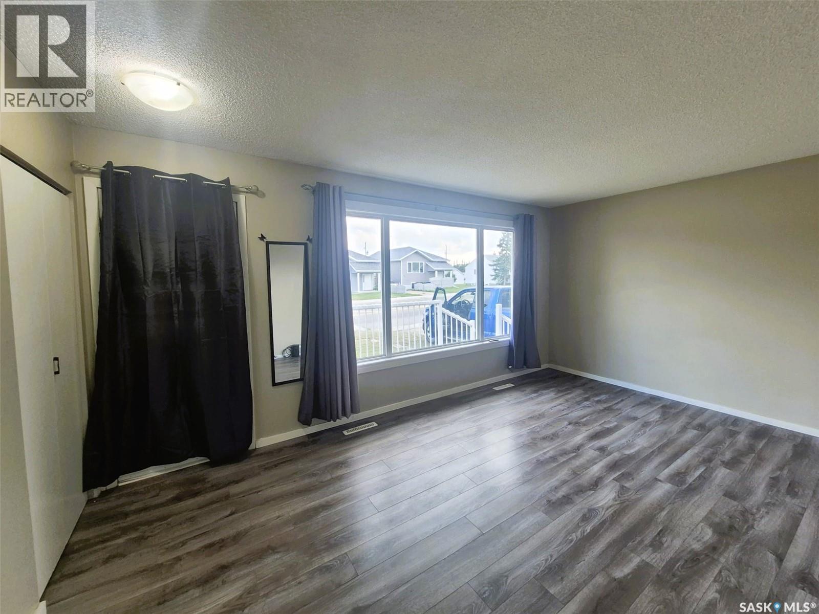 161 Darlington Street E, Yorkton, SK - Indoor Photo Showing Other Room