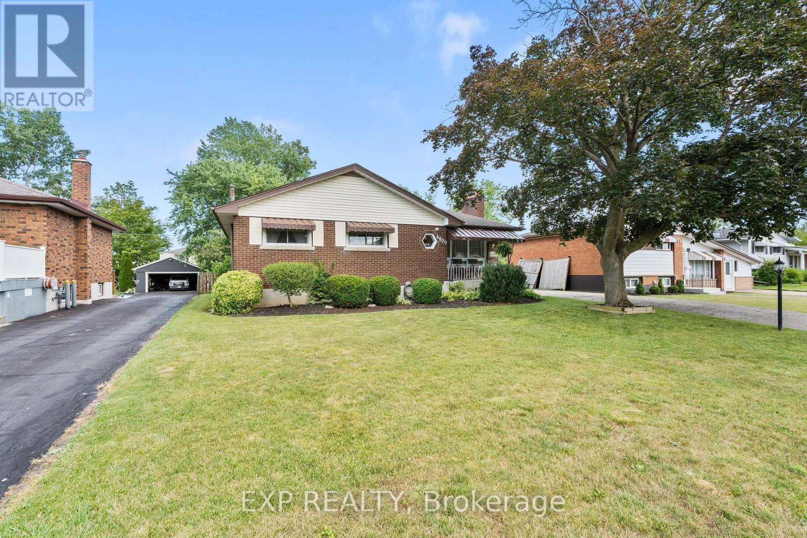8800 Champlain Drive, Niagara Falls (Chippawa), ON - Outdoor With Facade