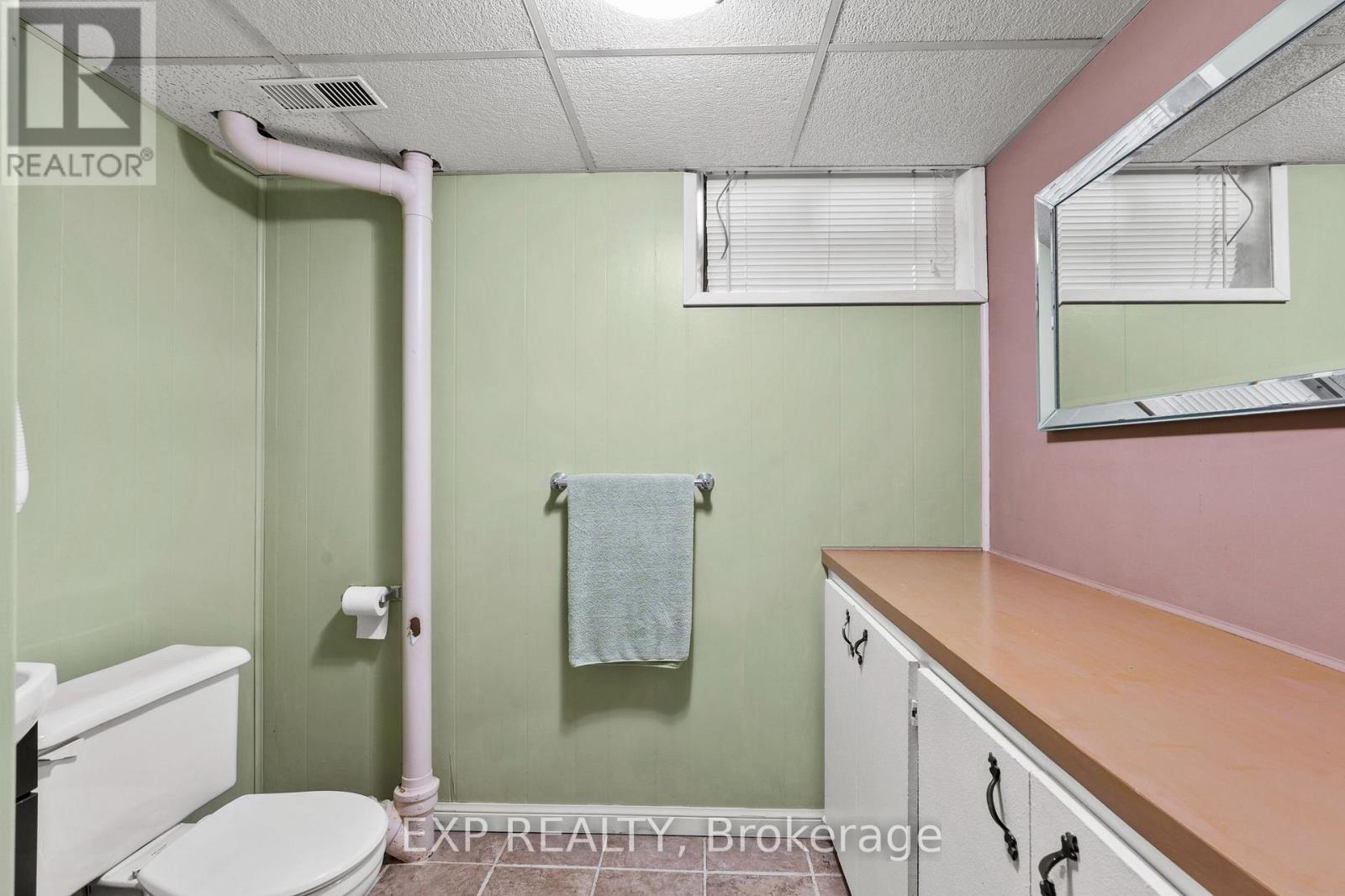 8800 Champlain Drive, Niagara Falls (Chippawa), ON - Indoor Photo Showing Bathroom