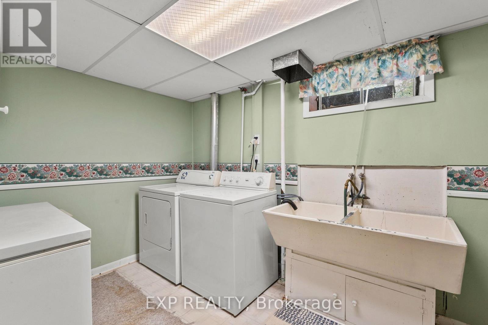 8800 Champlain Drive, Niagara Falls (Chippawa), ON - Indoor Photo Showing Laundry Room