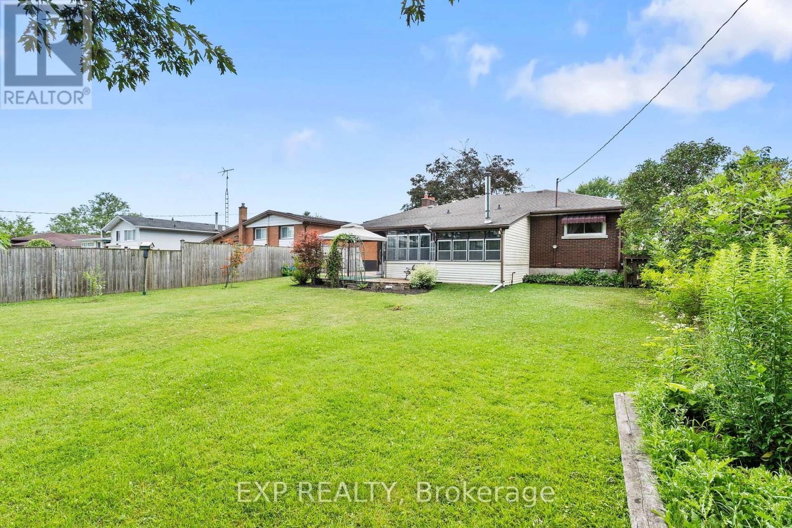 8800 Champlain Drive, Niagara Falls (Chippawa), ON - Outdoor