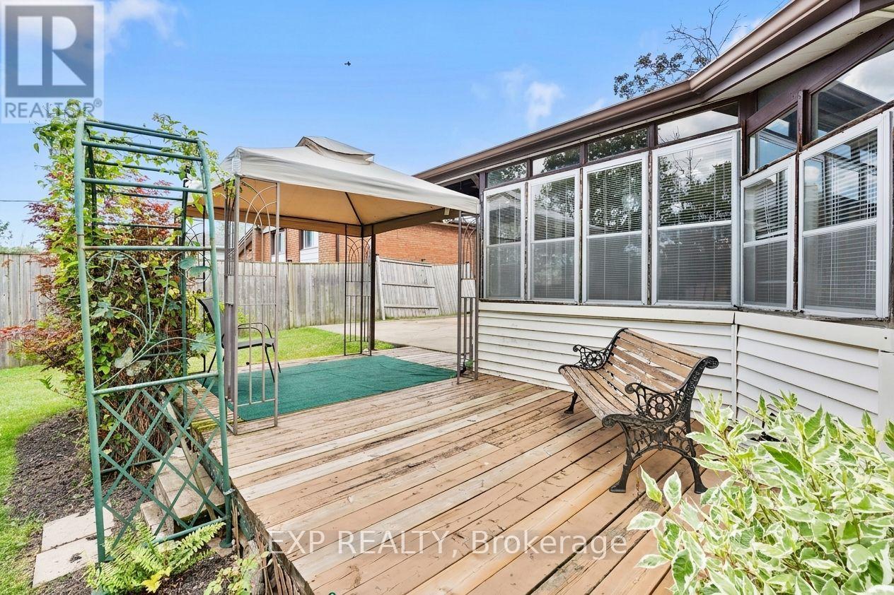 8800 Champlain Drive, Niagara Falls (Chippawa), ON - Outdoor With Deck Patio Veranda With Exterior