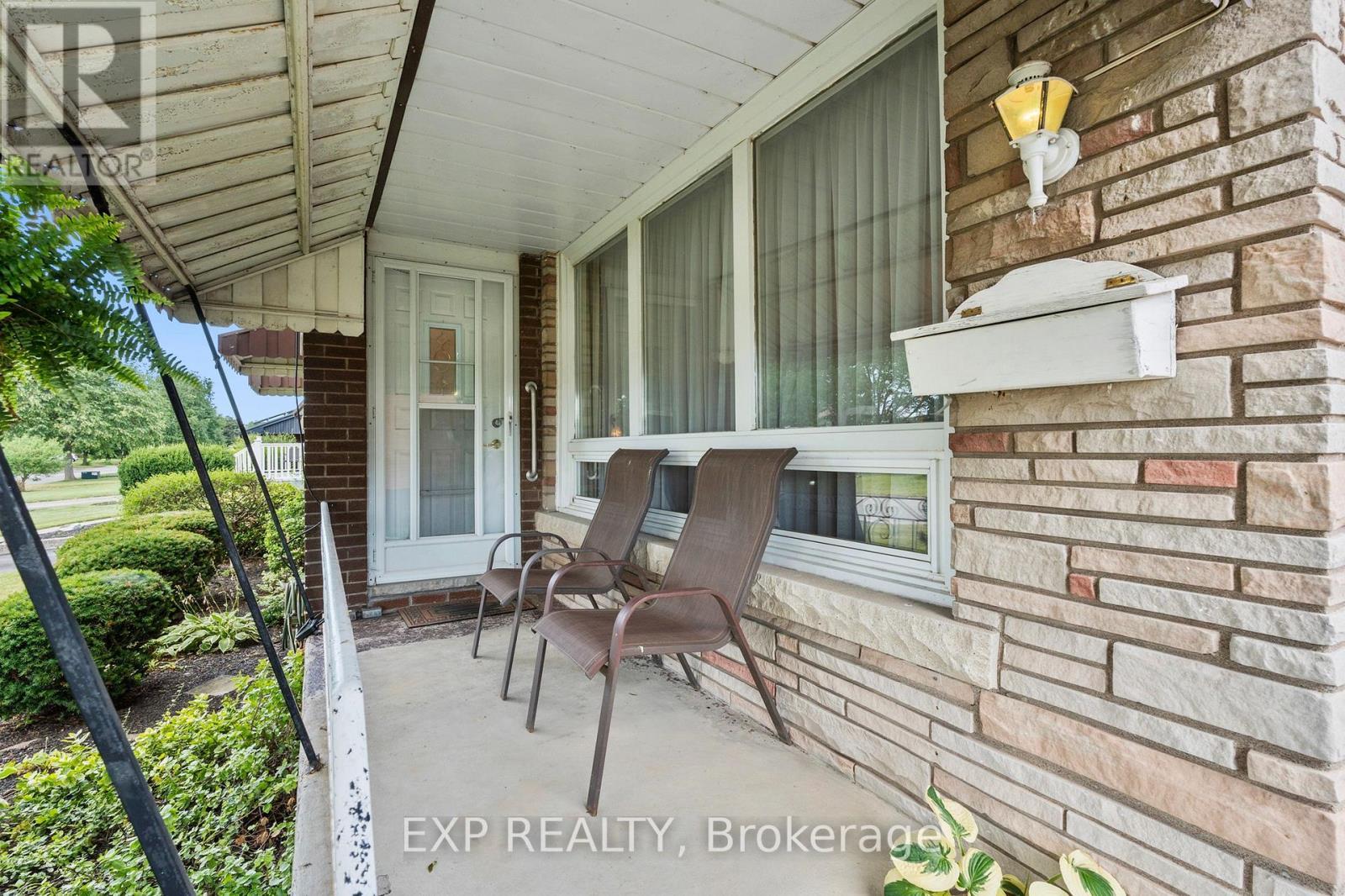 8800 Champlain Drive, Niagara Falls (Chippawa), ON - Outdoor