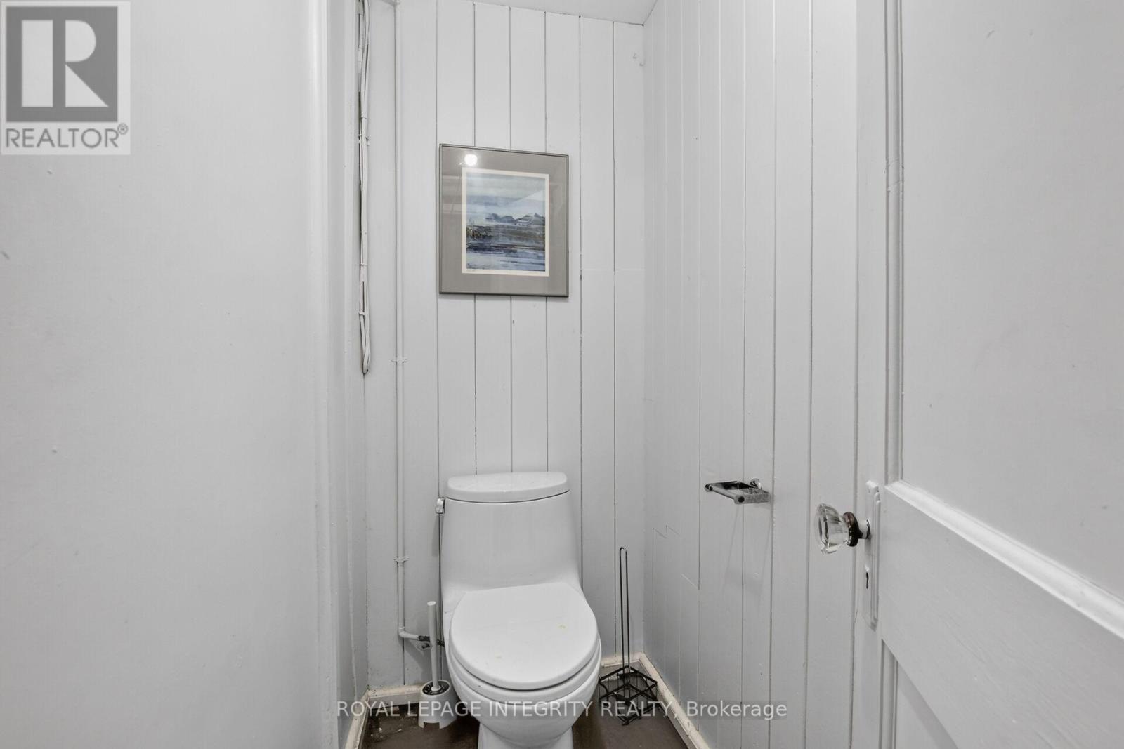 Tenant's belongings virtually removed - 84 Riverdale Avenue, Ottawa, ON - Indoor Photo Showing Bathroom