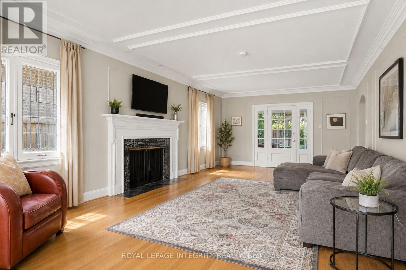 Tenant's belongings virtually removed - 84 Riverdale Avenue, Ottawa, ON - Indoor Photo Showing Living Room With Fireplace