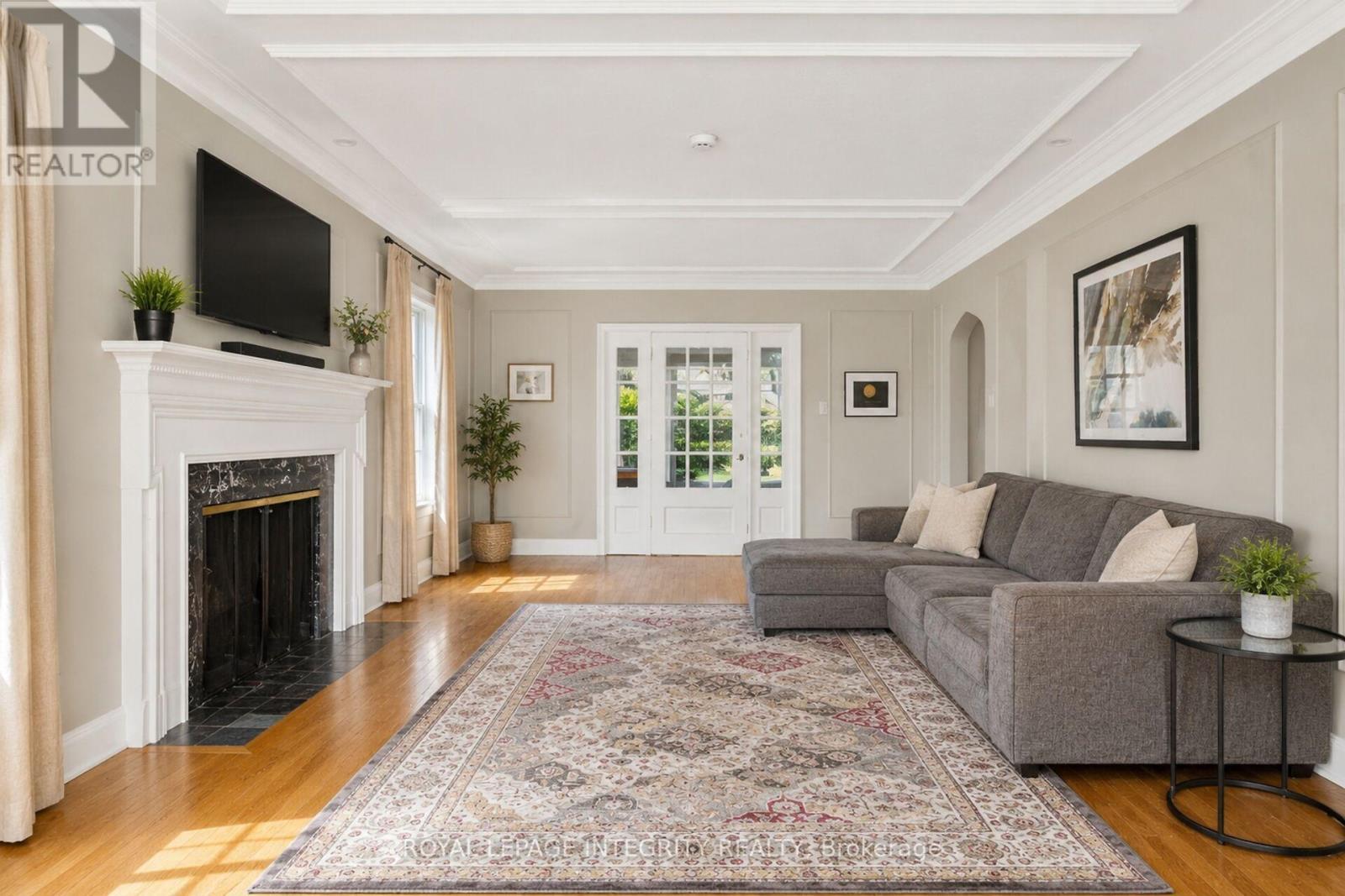Tenant's belongings virtually removed - 84 Riverdale Avenue, Ottawa, ON - Indoor Photo Showing Living Room With Fireplace
