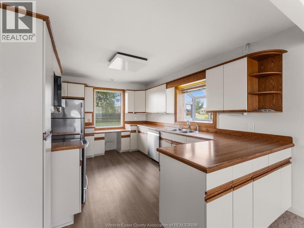 11506 Riverside, Windsor, ON - Indoor Photo Showing Kitchen With Double Sink