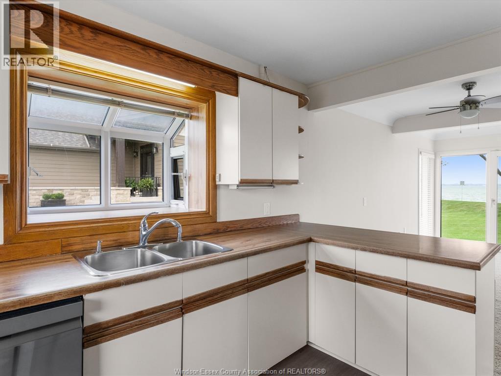 11506 Riverside, Windsor, ON - Indoor Photo Showing Kitchen With Double Sink