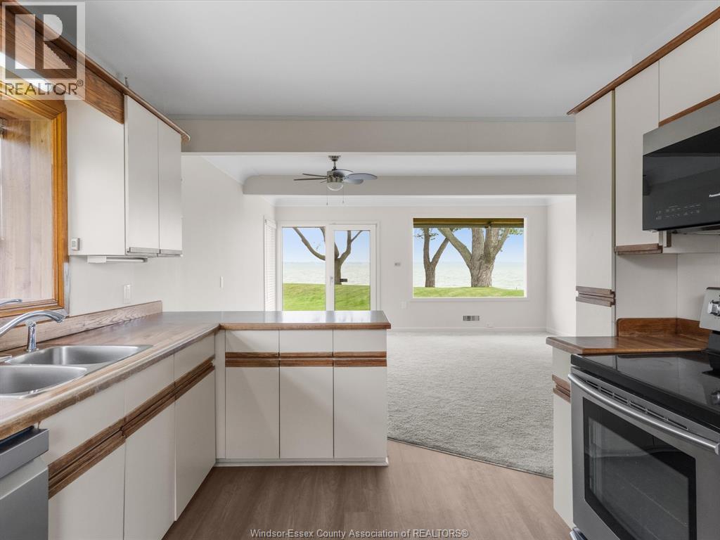 11506 Riverside, Windsor, ON - Indoor Photo Showing Kitchen With Double Sink
