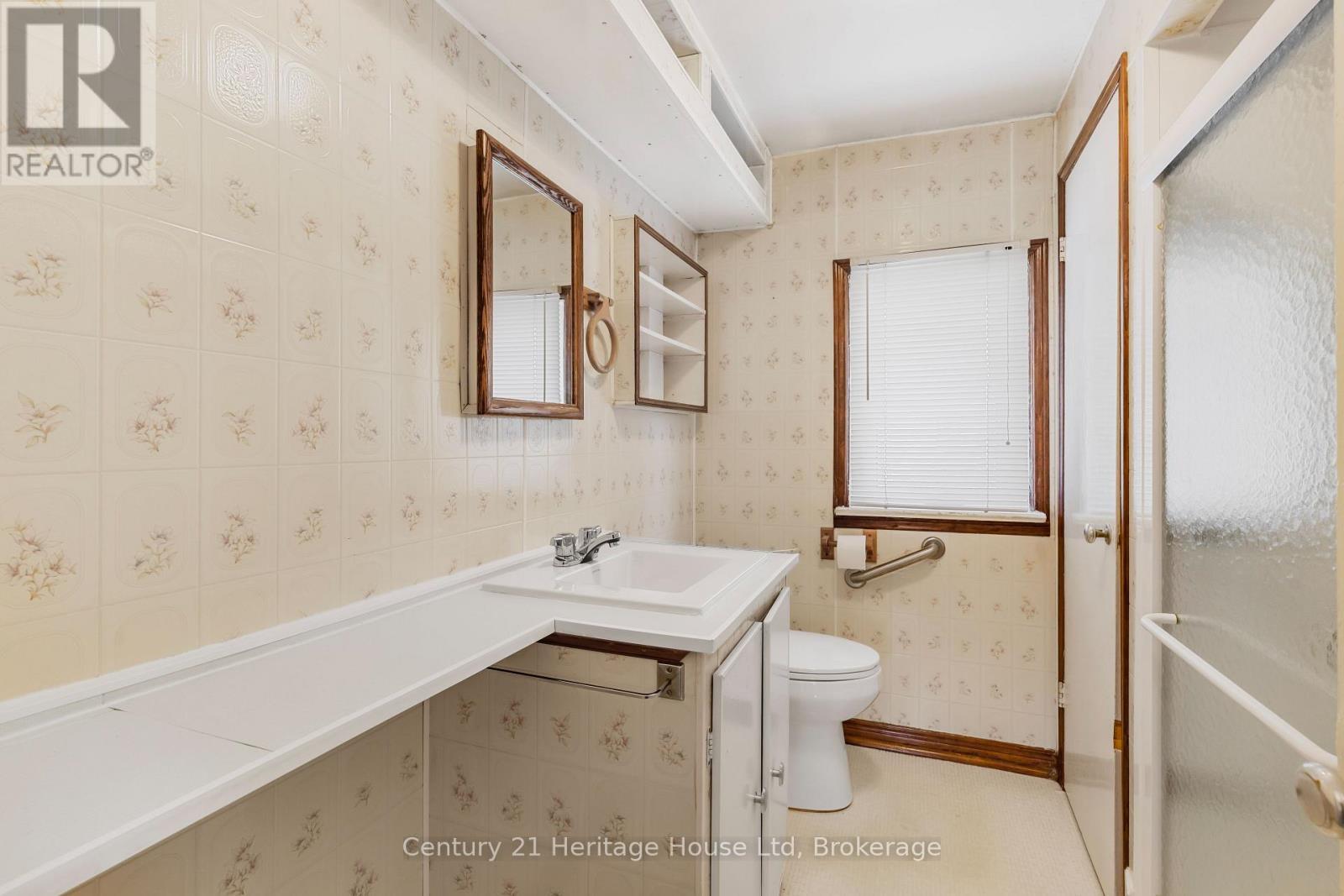 79 Anthony Road, Toronto (Downsview-Roding-Cfb), ON - Indoor Photo Showing Bathroom