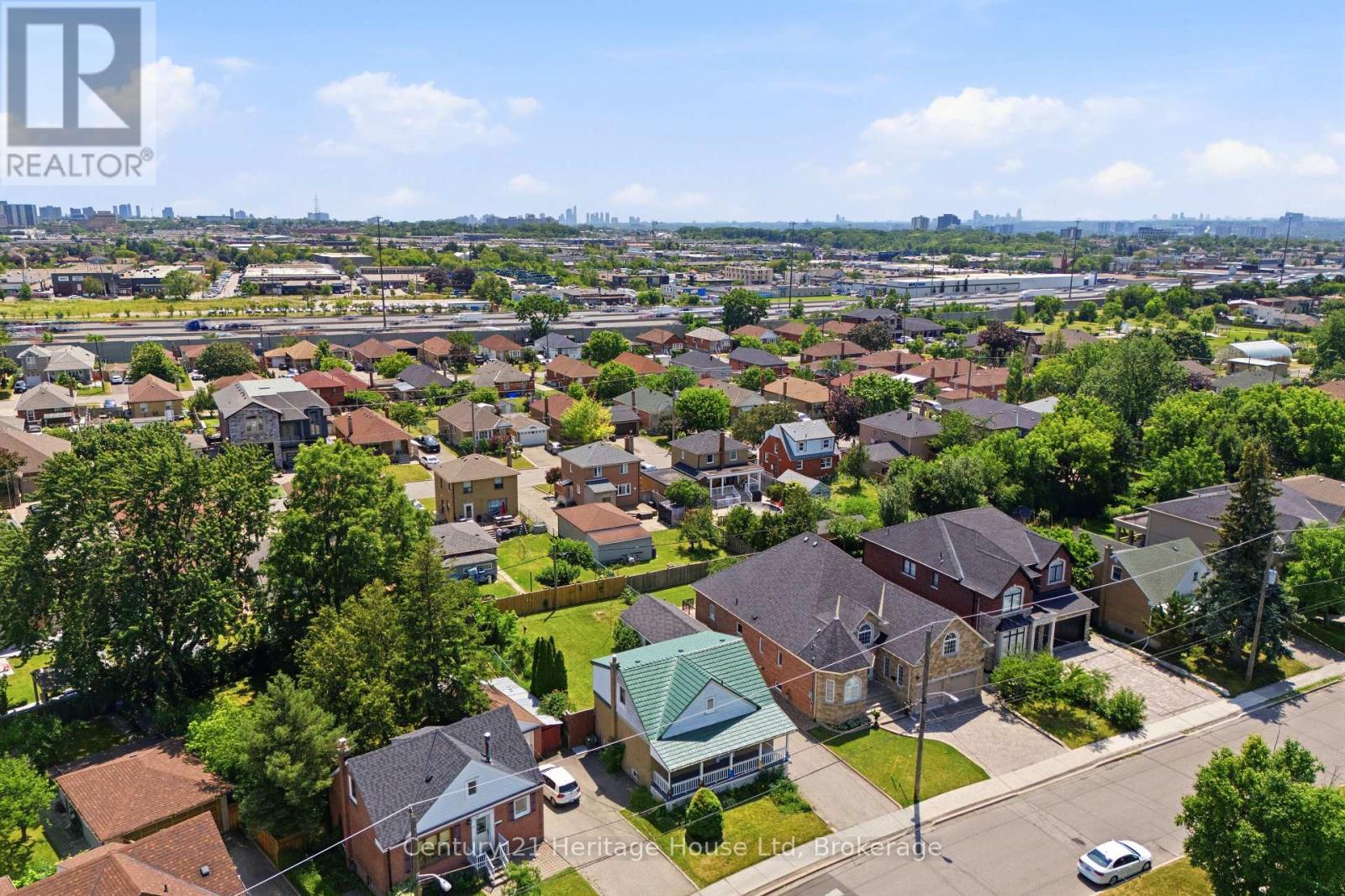 79 Anthony Road, Toronto (Downsview-Roding-Cfb), ON - Outdoor With View