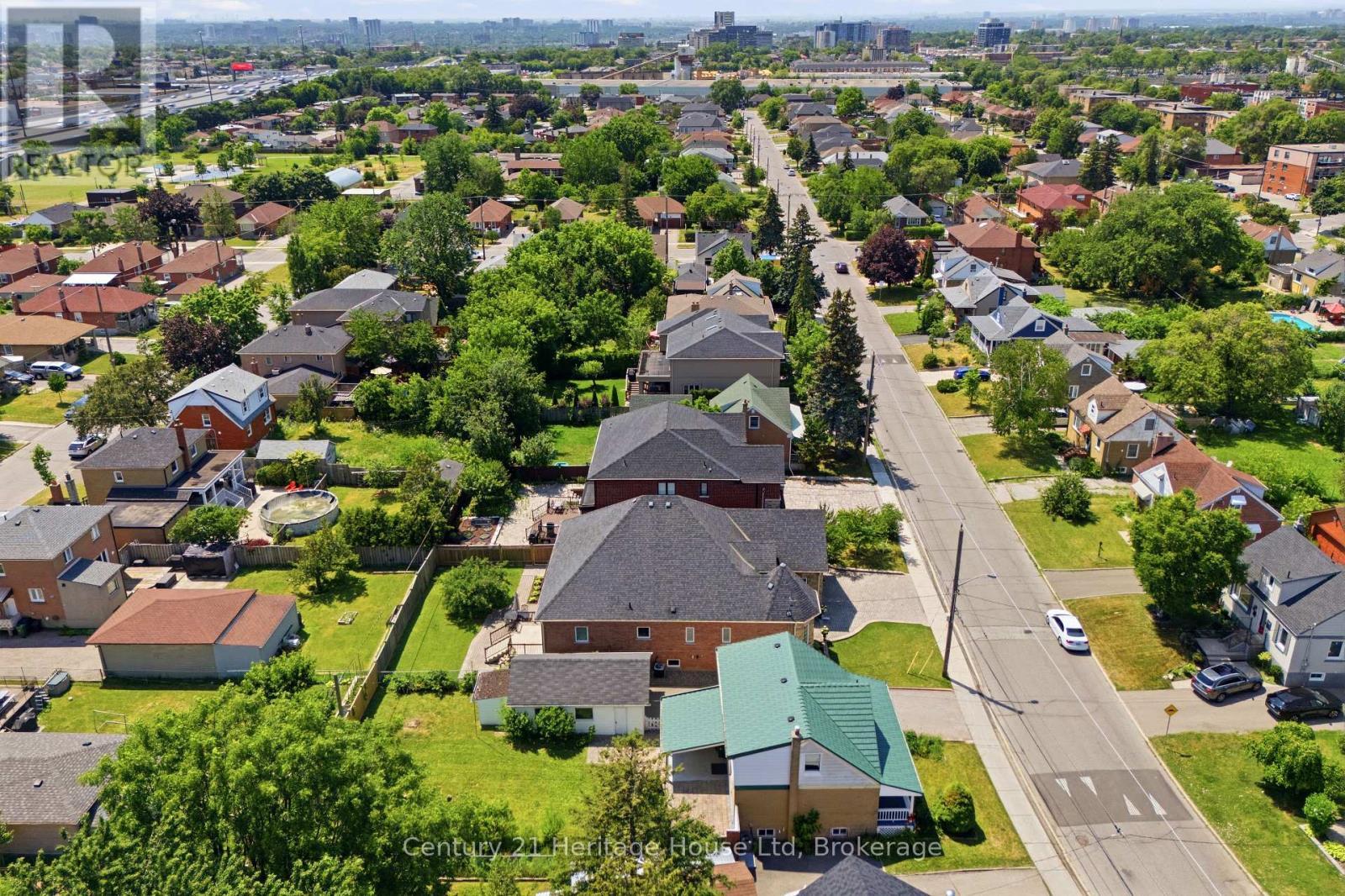 79 Anthony Road, Toronto (Downsview-Roding-Cfb), ON - Outdoor With View