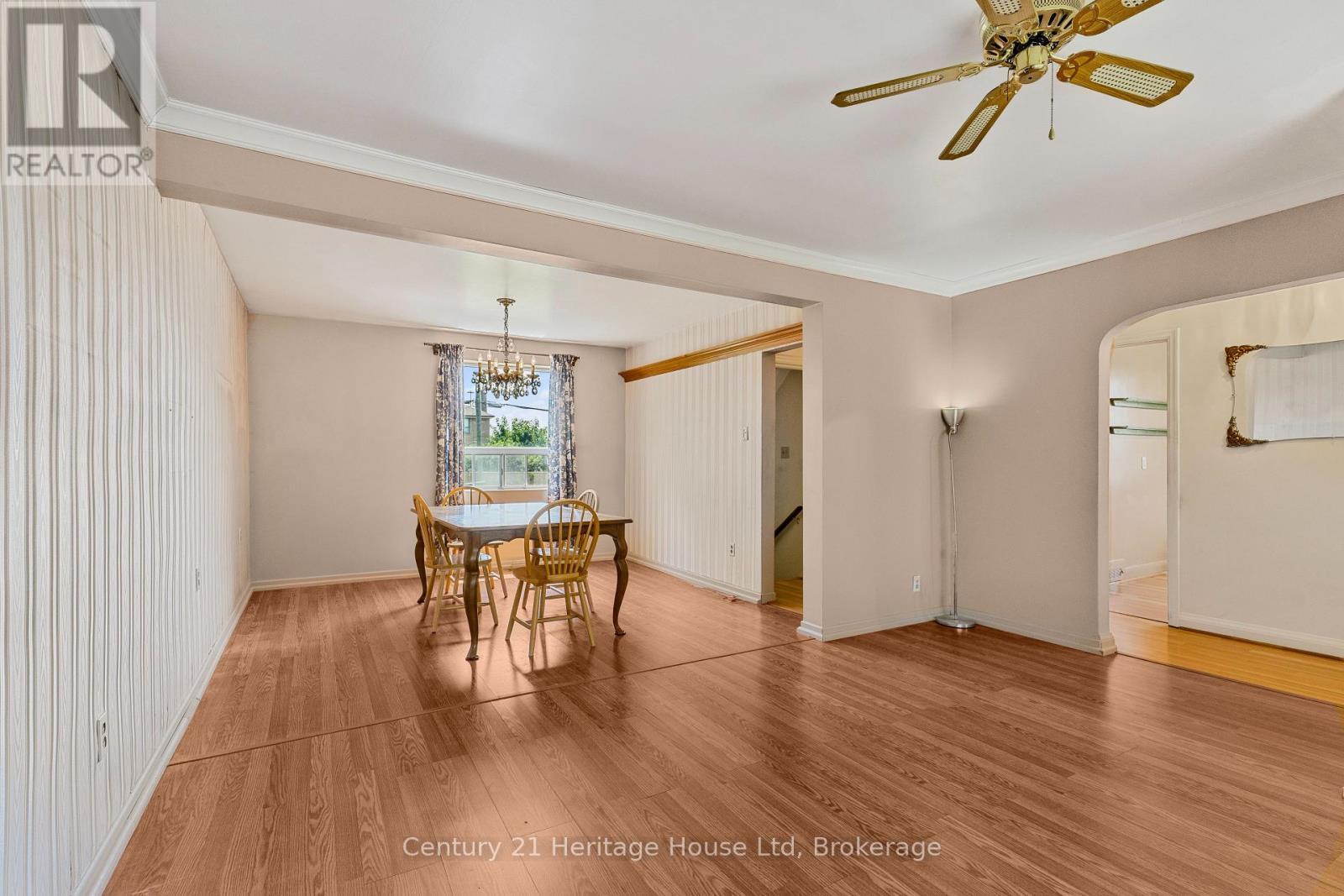79 Anthony Road, Toronto (Downsview-Roding-Cfb), ON - Indoor Photo Showing Dining Room