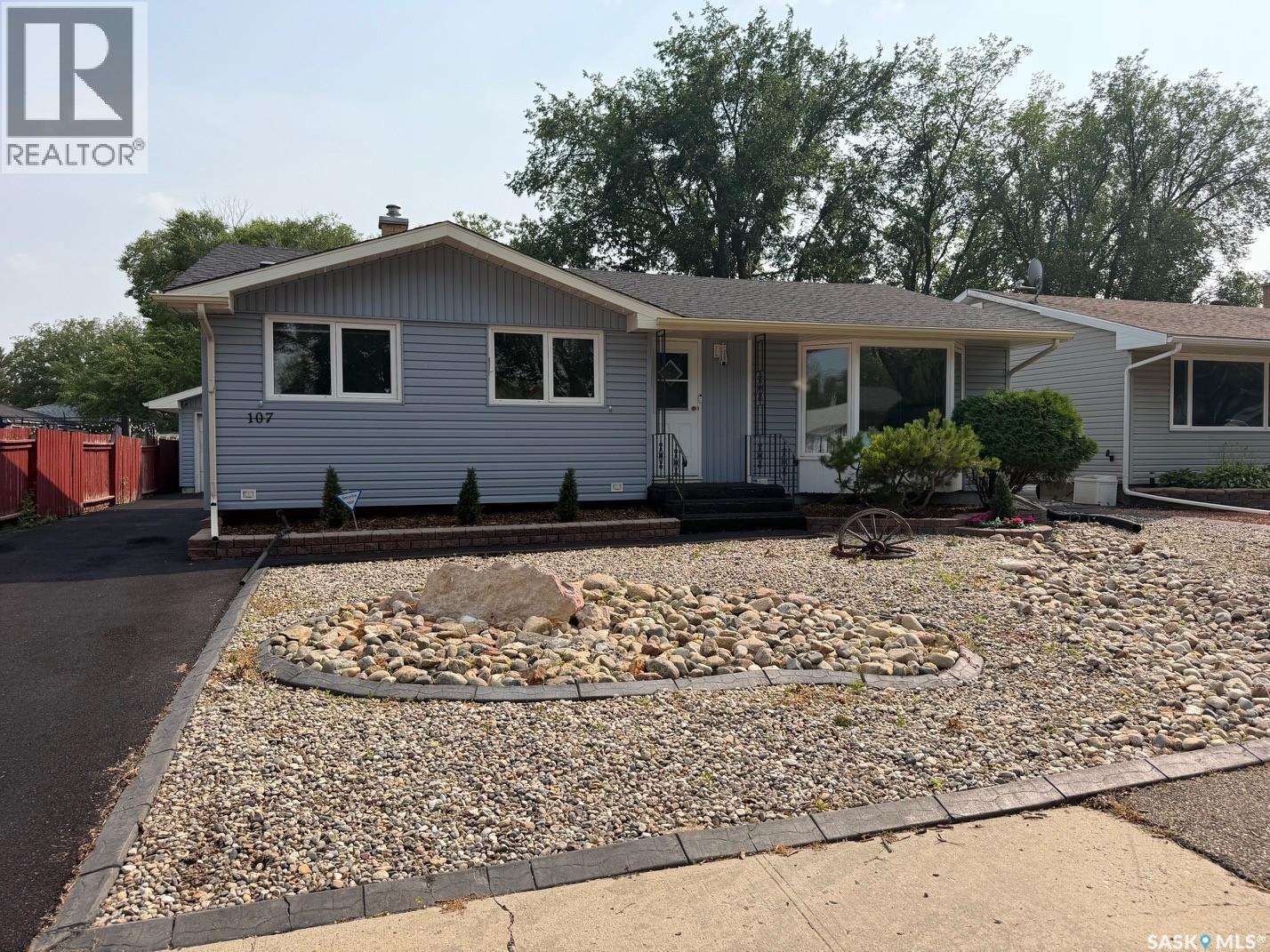 107 Merlin Crescent, Regina, SK - Outdoor