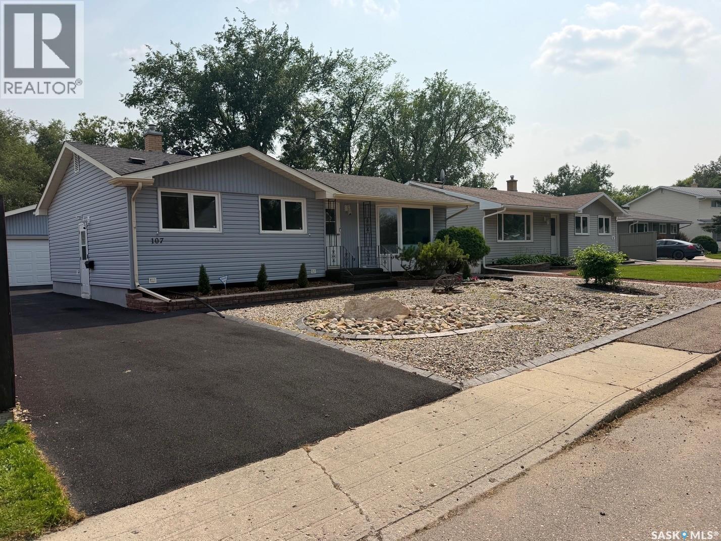 107 Merlin Crescent, Regina, SK - Outdoor With Facade