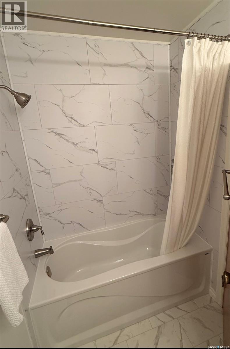107 Merlin Crescent, Regina, SK - Indoor Photo Showing Bathroom