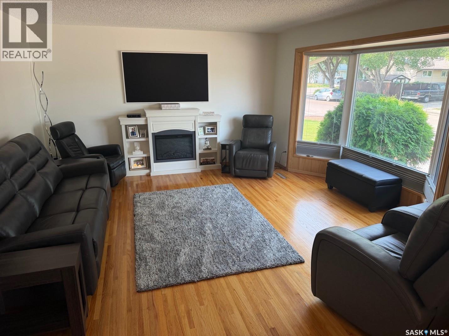 107 Merlin Crescent, Regina, SK - Indoor Photo Showing Living Room With Fireplace