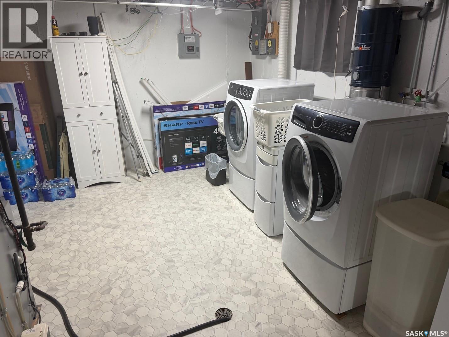 107 Merlin Crescent, Regina, SK - Indoor Photo Showing Laundry Room