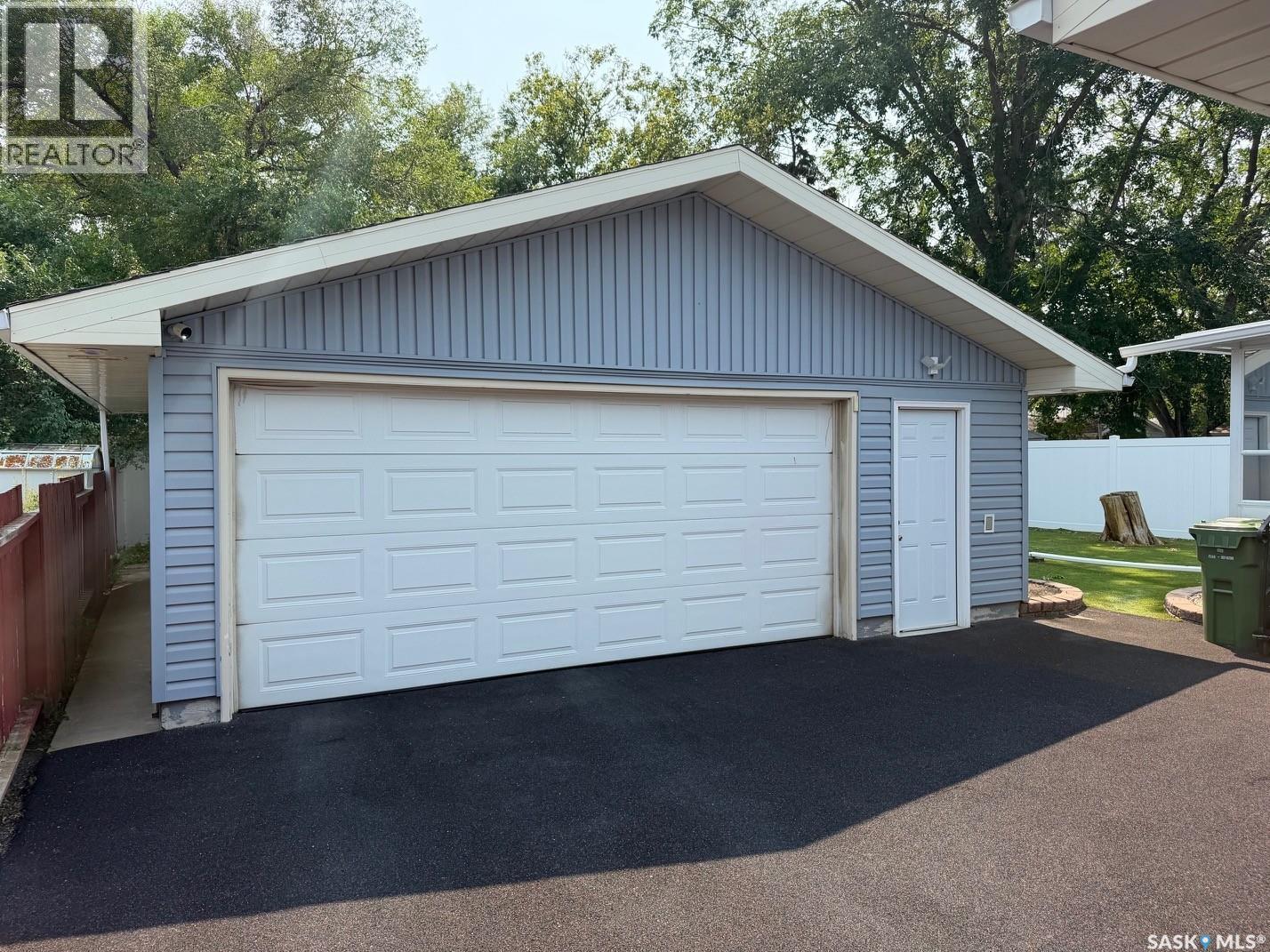 107 Merlin Crescent, Regina, SK - Outdoor With Exterior