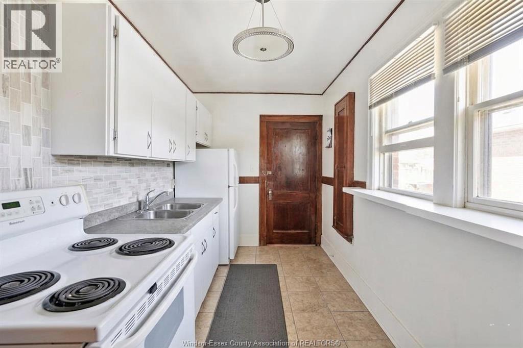 1596 Victoria, Windsor, ON - Indoor Photo Showing Kitchen With Double Sink
