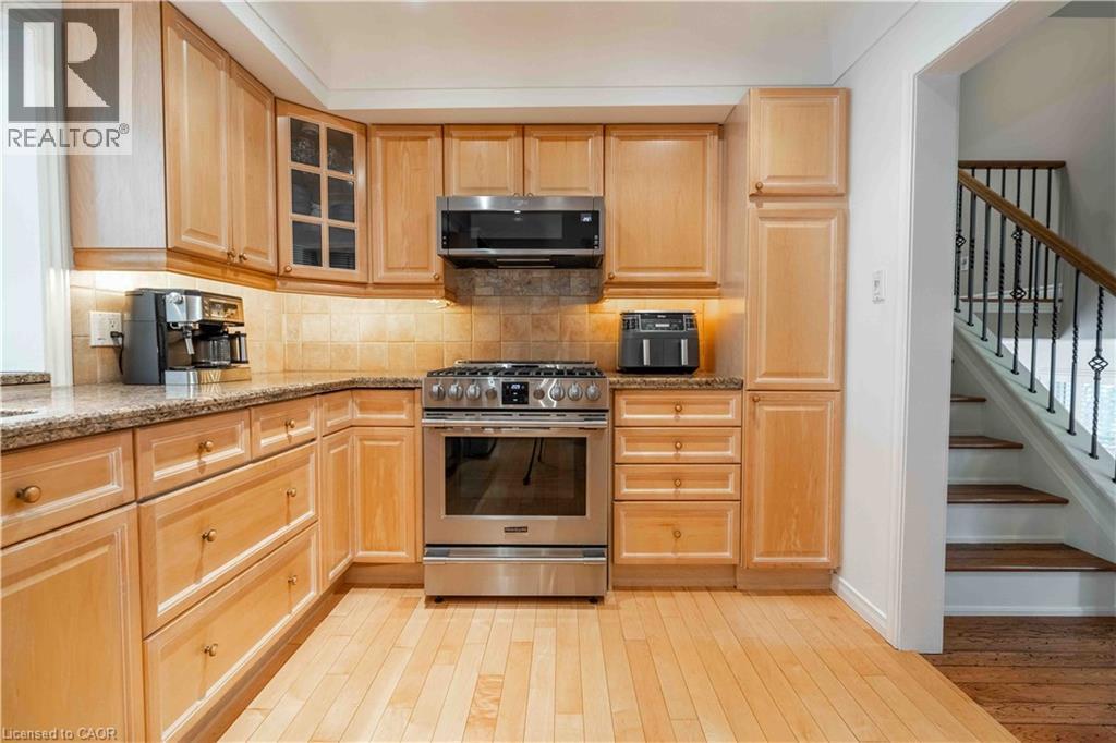 138 Judith Crescent, Ancaster, ON - Indoor Photo Showing Kitchen