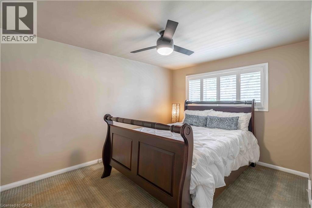138 Judith Crescent, Ancaster, ON - Indoor Photo Showing Bedroom