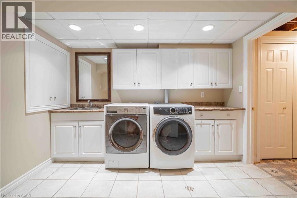 138 Judith Crescent, Ancaster, ON - Indoor Photo Showing Laundry Room