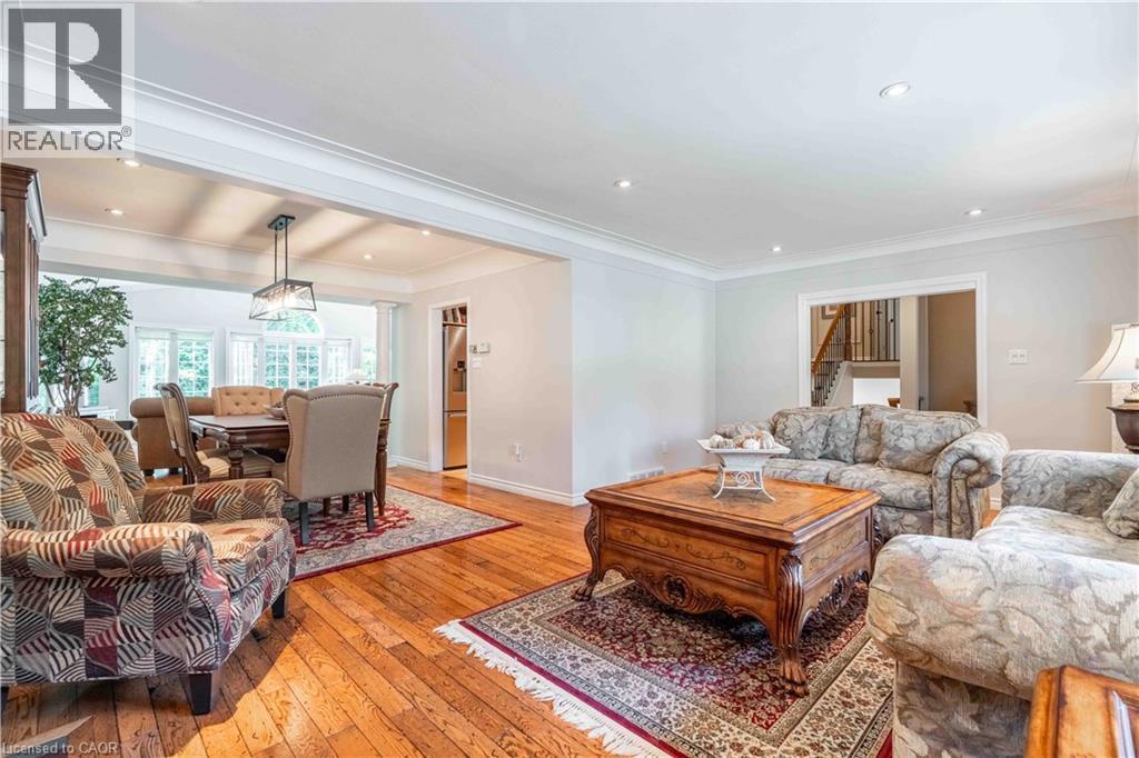 138 Judith Crescent, Ancaster, ON - Indoor Photo Showing Living Room
