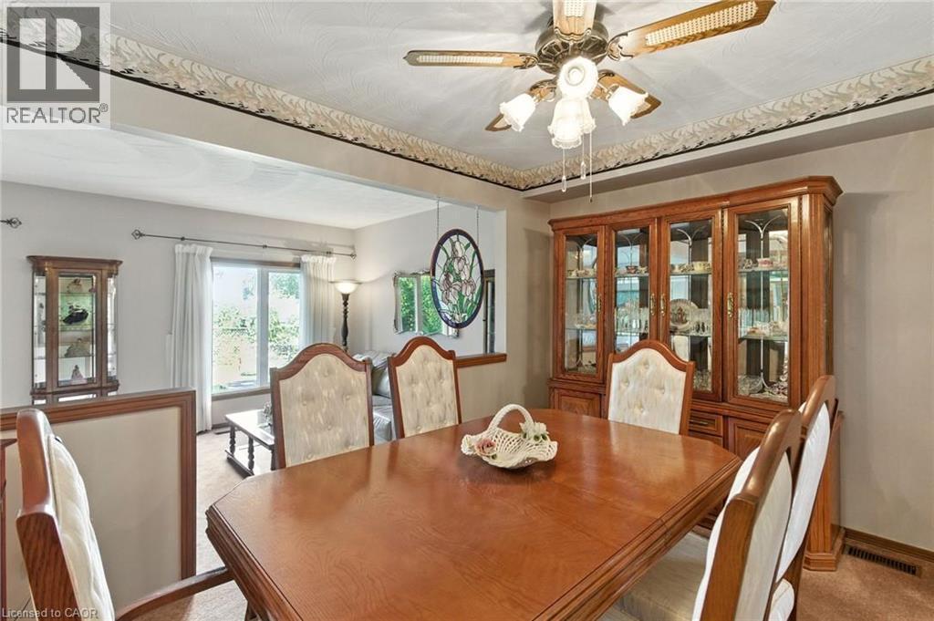 39 Megna Court, Hamilton, ON - Indoor Photo Showing Dining Room