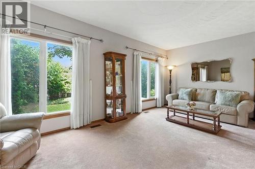 39 Megna Court, Hamilton, ON - Indoor Photo Showing Living Room