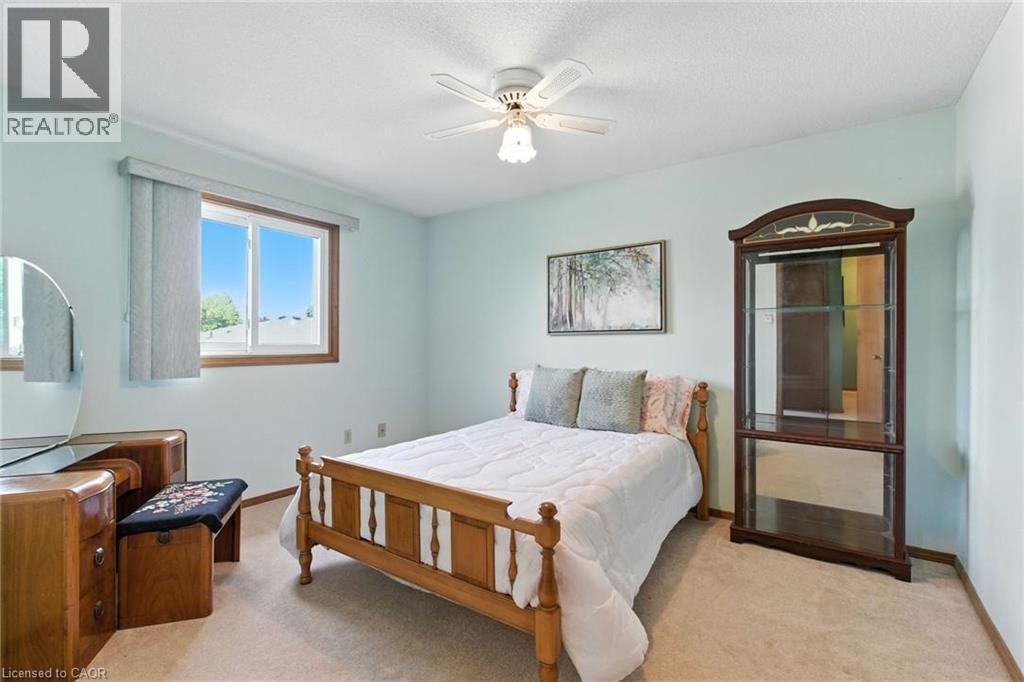 39 Megna Court, Hamilton, ON - Indoor Photo Showing Bedroom