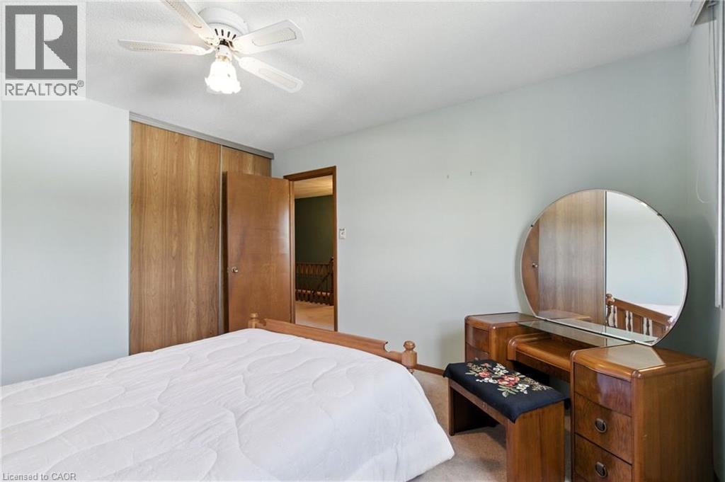39 Megna Court, Hamilton, ON - Indoor Photo Showing Bedroom