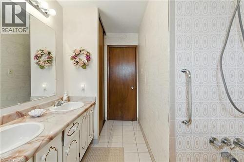 39 Megna Court, Hamilton, ON - Indoor Photo Showing Bathroom
