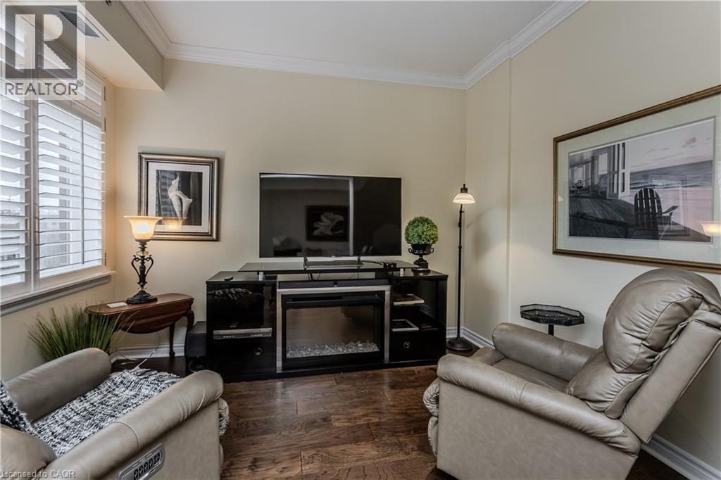 391 Plains Road E Unit# 412, Burlington, ON - Indoor Photo Showing Living Room