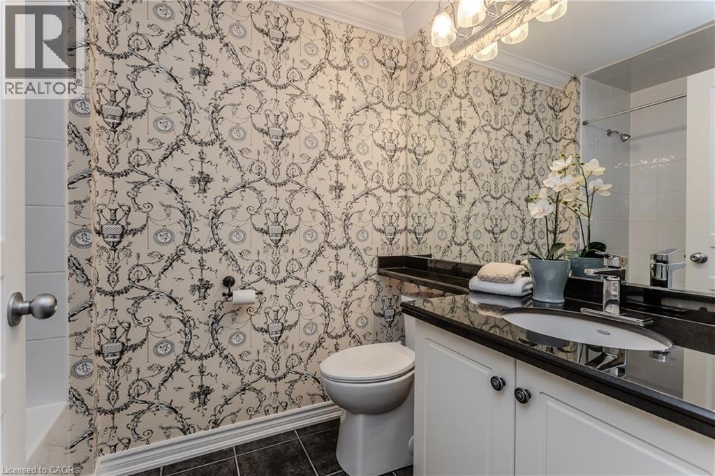 391 Plains Road E Unit# 412, Burlington, ON - Indoor Photo Showing Bathroom