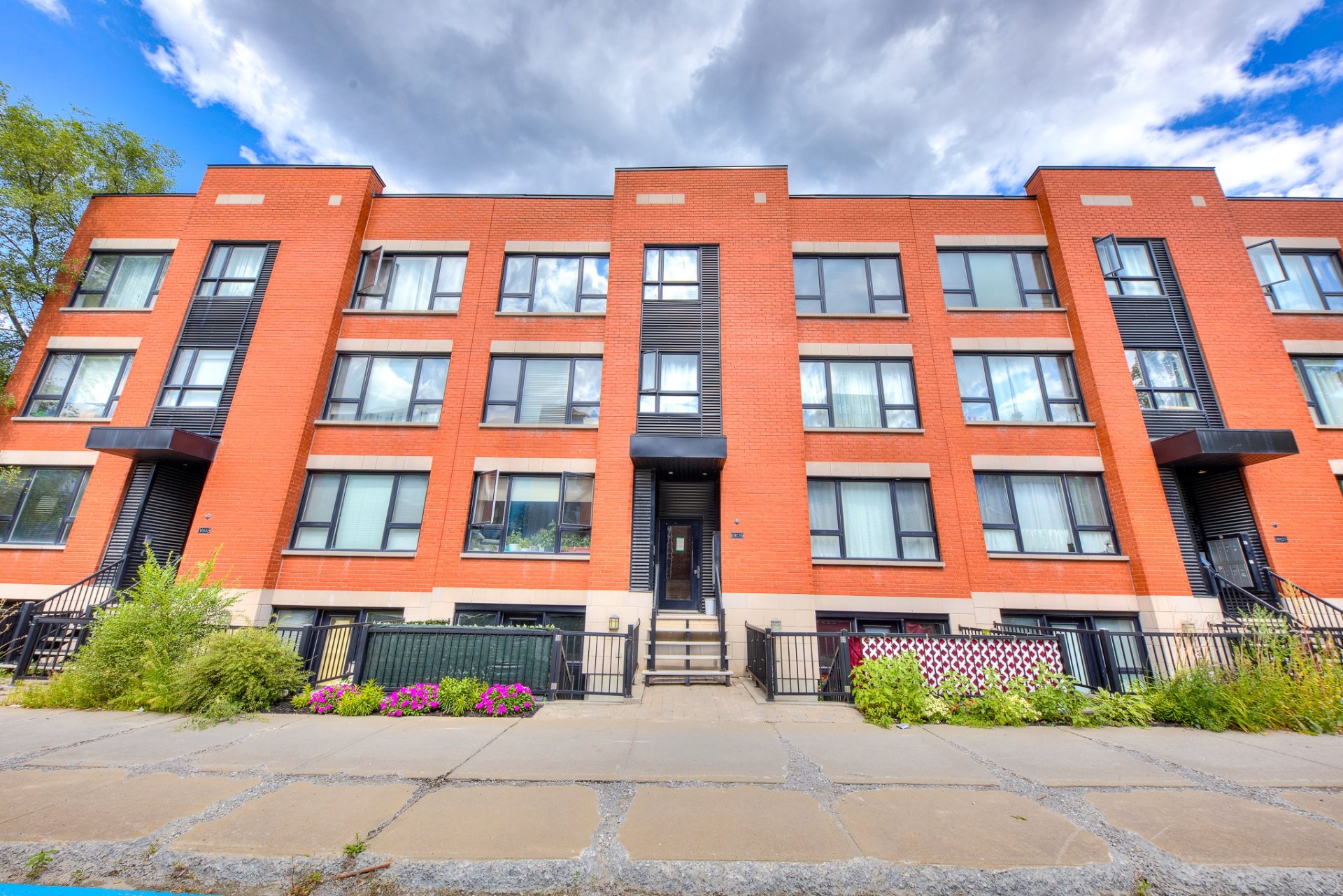 Front of Structure - 7-10135 Rue Lajeunesse, Montréal (Ahuntsic-Cartierville), QC - Outdoor With Facade